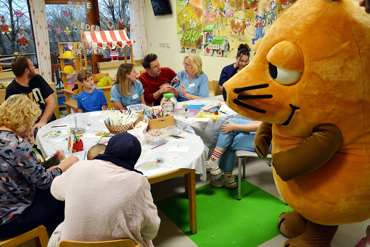Die Maus hat für leuchtende Augen bei Großen und Kleinen auf der Kinderstation gesorgt.