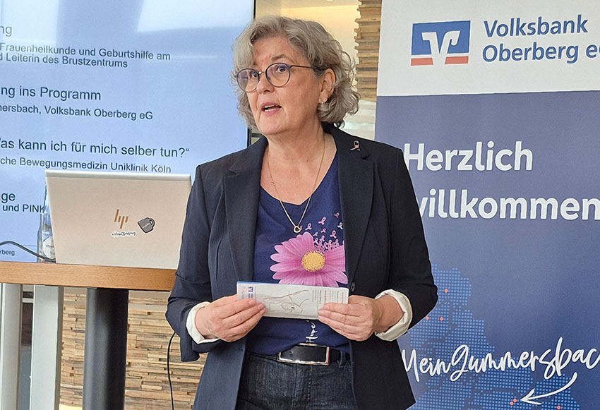 Dr. Anja Weishap, Leiterin des Brustzentrums Oberberg, stellte die Versorgung im zertifizierten Zentrum vor.